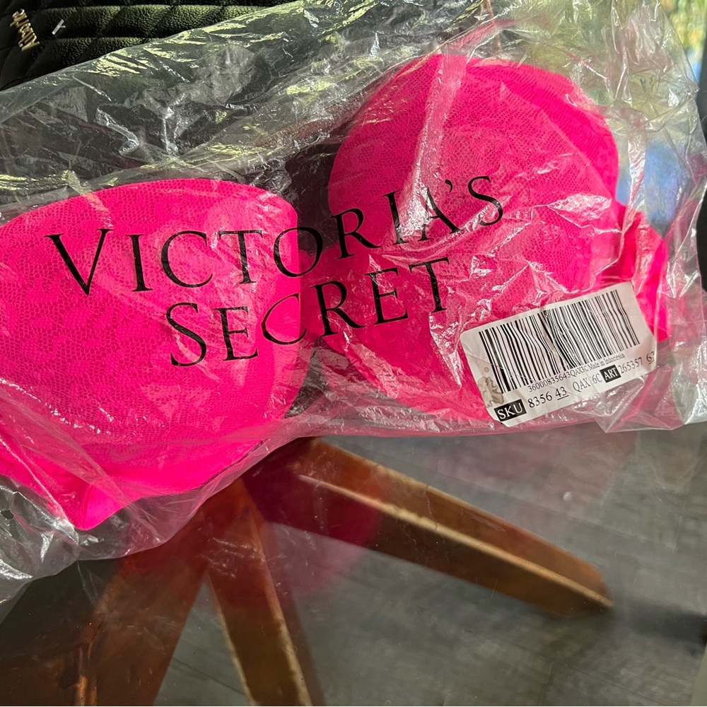 Beautiful Pink bras, new,